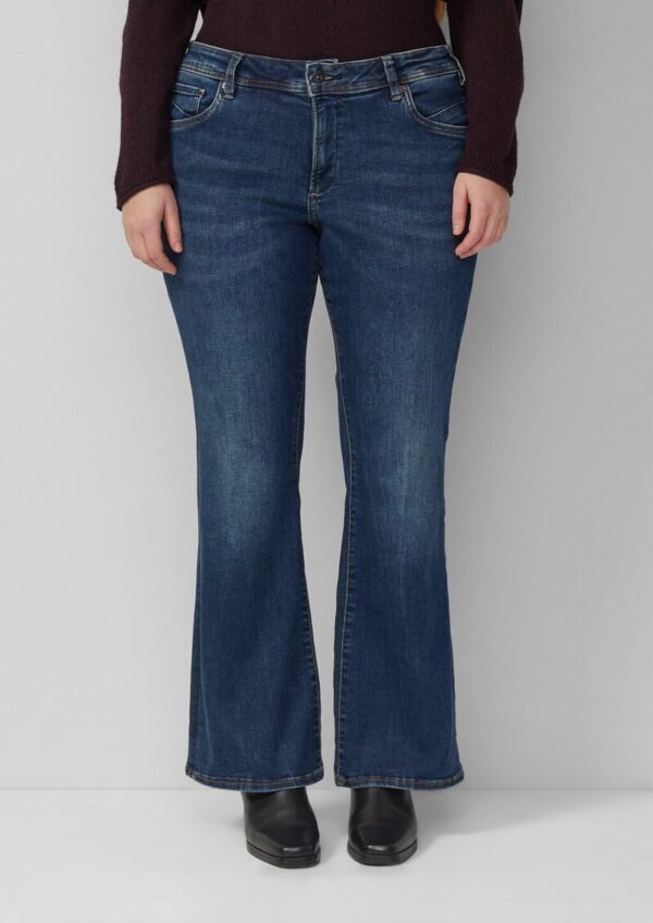 Jeans / Slim Fit / Mid Rise / Bootcut Leg