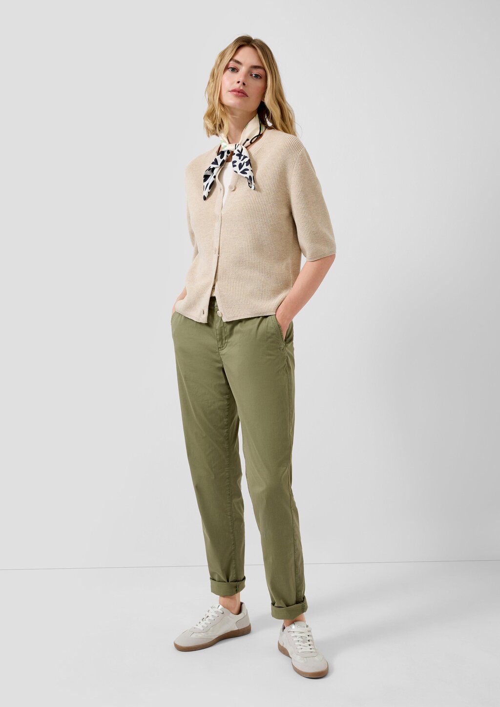 Weicher Schal aus Webware mit Artwork