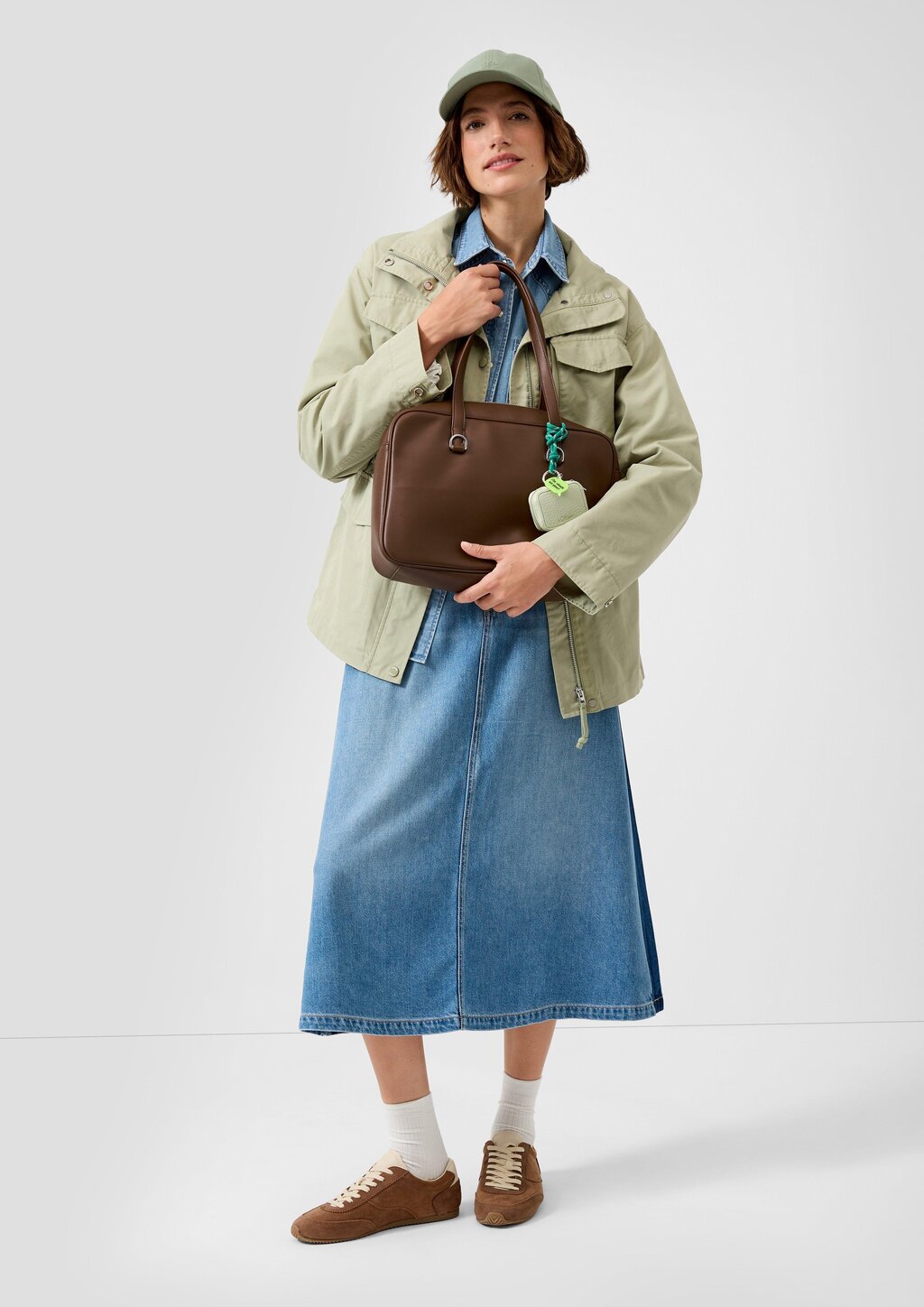 Handtasche mit abnehmbarem Pouch-Accessoire