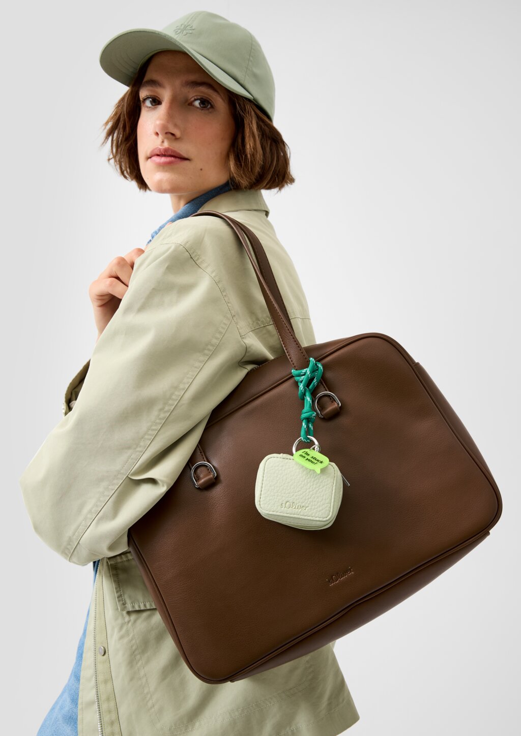 Handtasche mit abnehmbarem Pouch-Accessoire