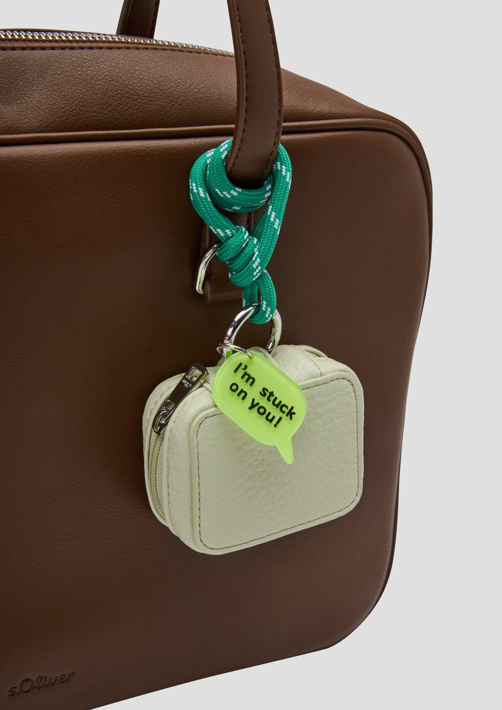 Handtasche mit abnehmbarem Pouch-Accessoire