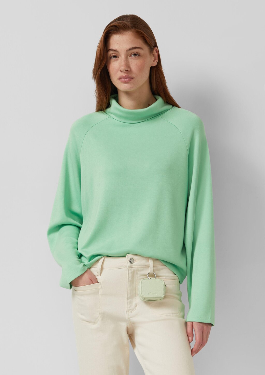 Mini-Bag in Leder-Optik mit Logo-Prägung und Reißverschluss