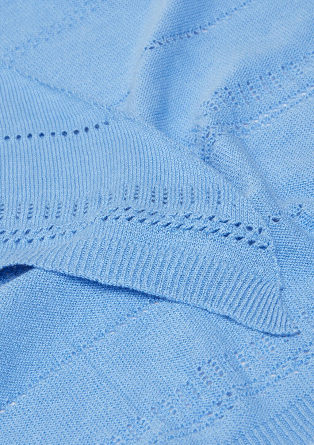 Quadratischer Schal aus Baumwolle-Viskose-Mix mit Ornamentmuster