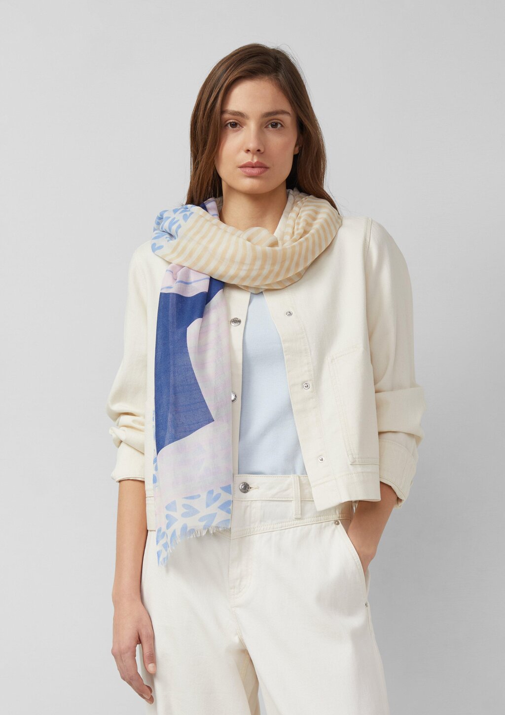 Gestreifter Schal mit Mustermix