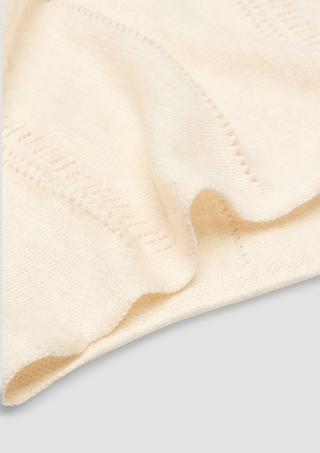 Loop-Schal aus Feinstrick mit Strickmuste