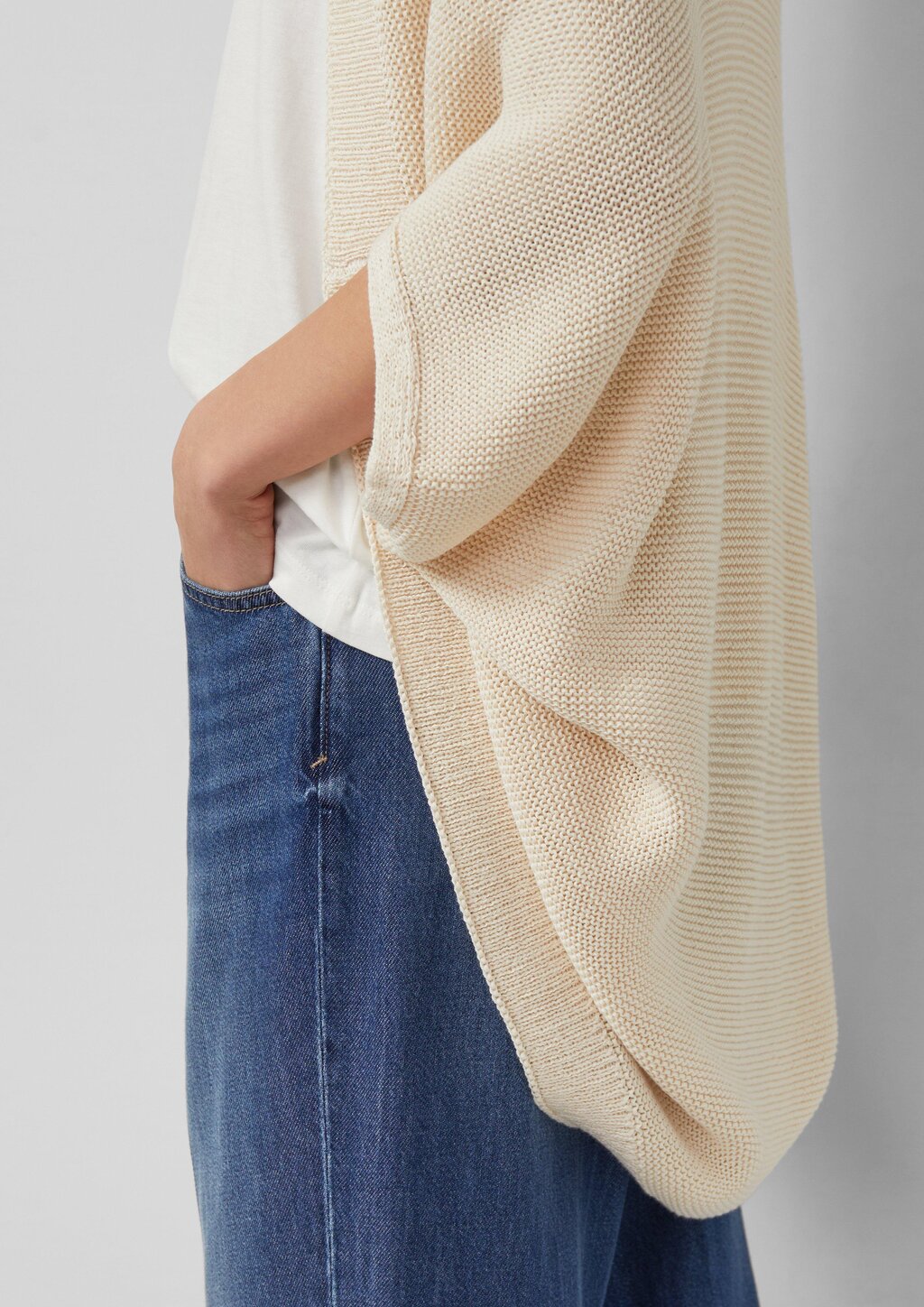 Gestrickter Poncho im O-Shape