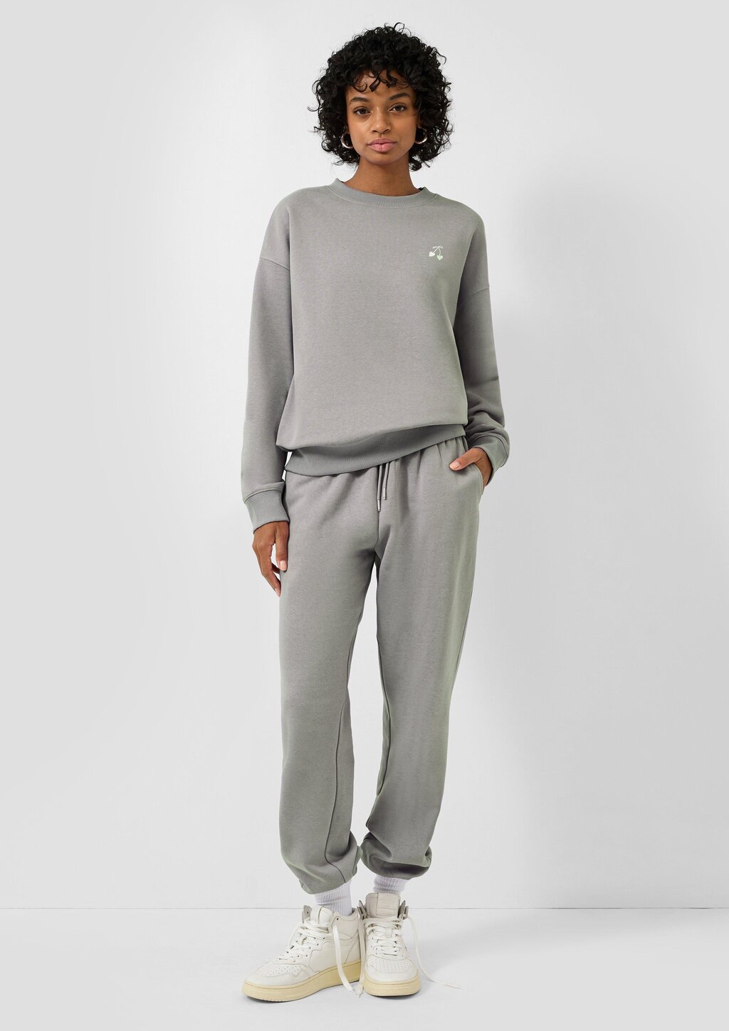 Sweatshirt mit Stickerei