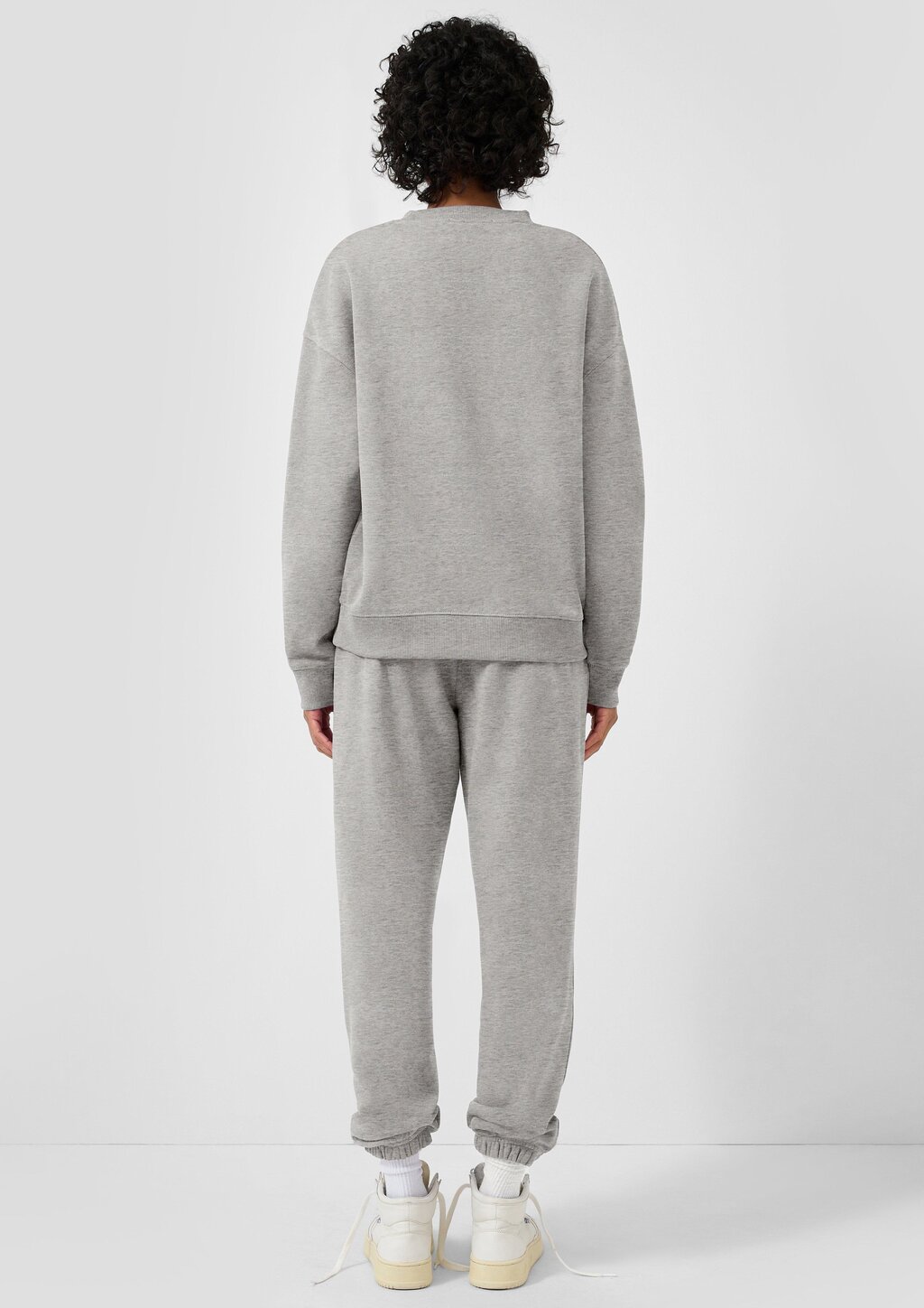 Sweatshirt mit Stickerei