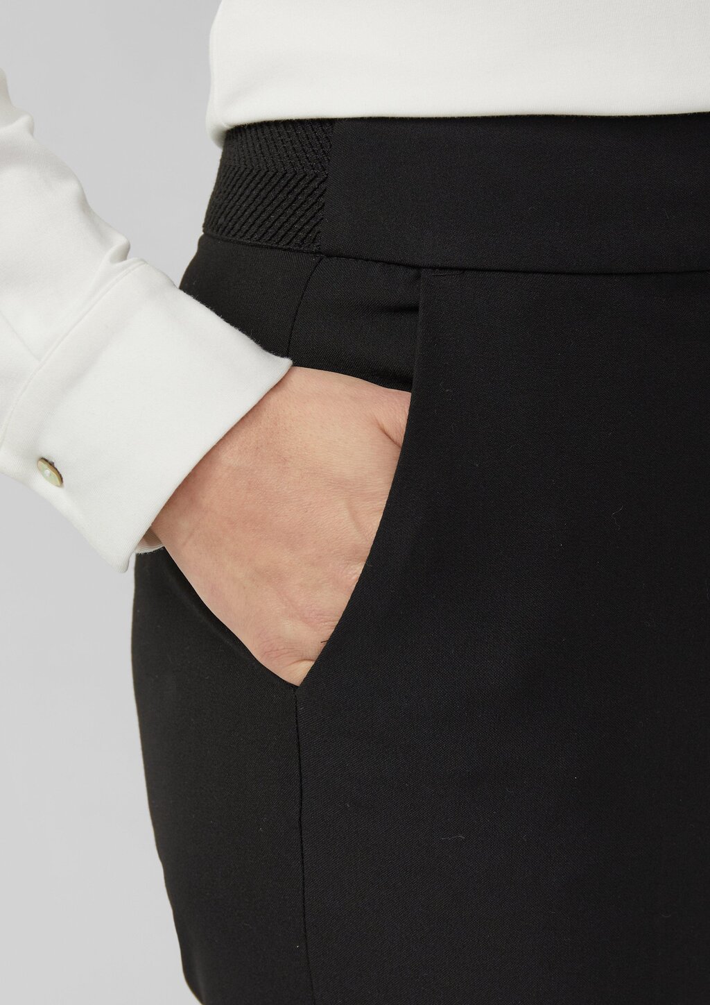 Slim-Fit-Hose mit Tapered Leg und Elastikbund