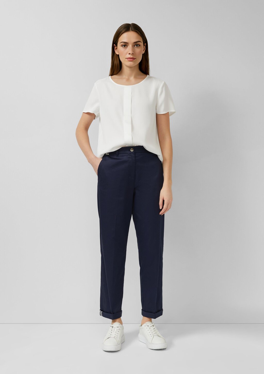 Chino aus Baumsatin mit Turn-up