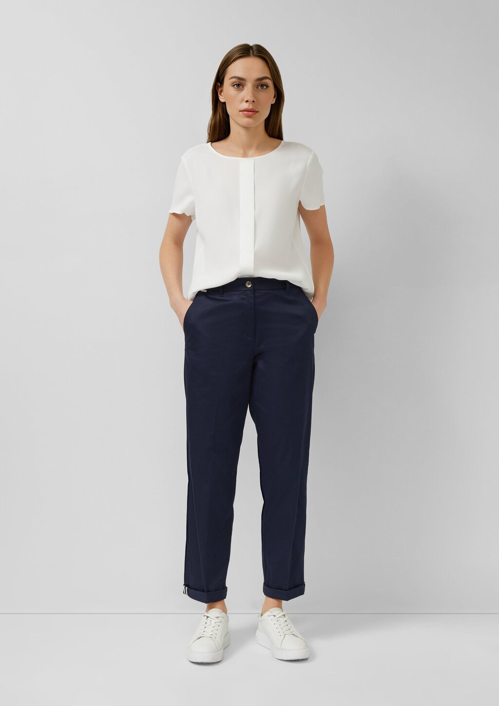 Chino aus Baumsatin mit Turn-up