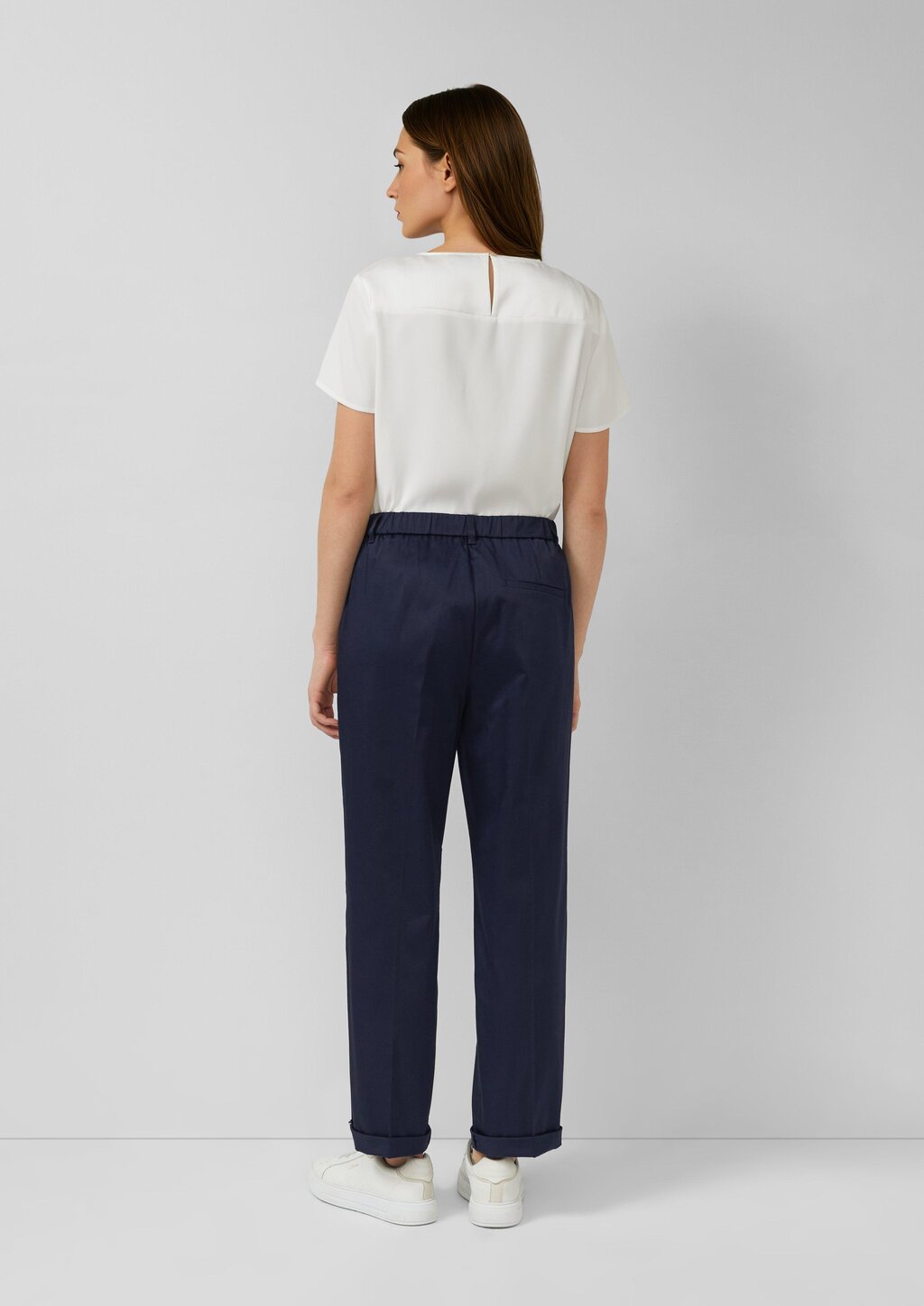 Chino aus Baumsatin mit Turn-up