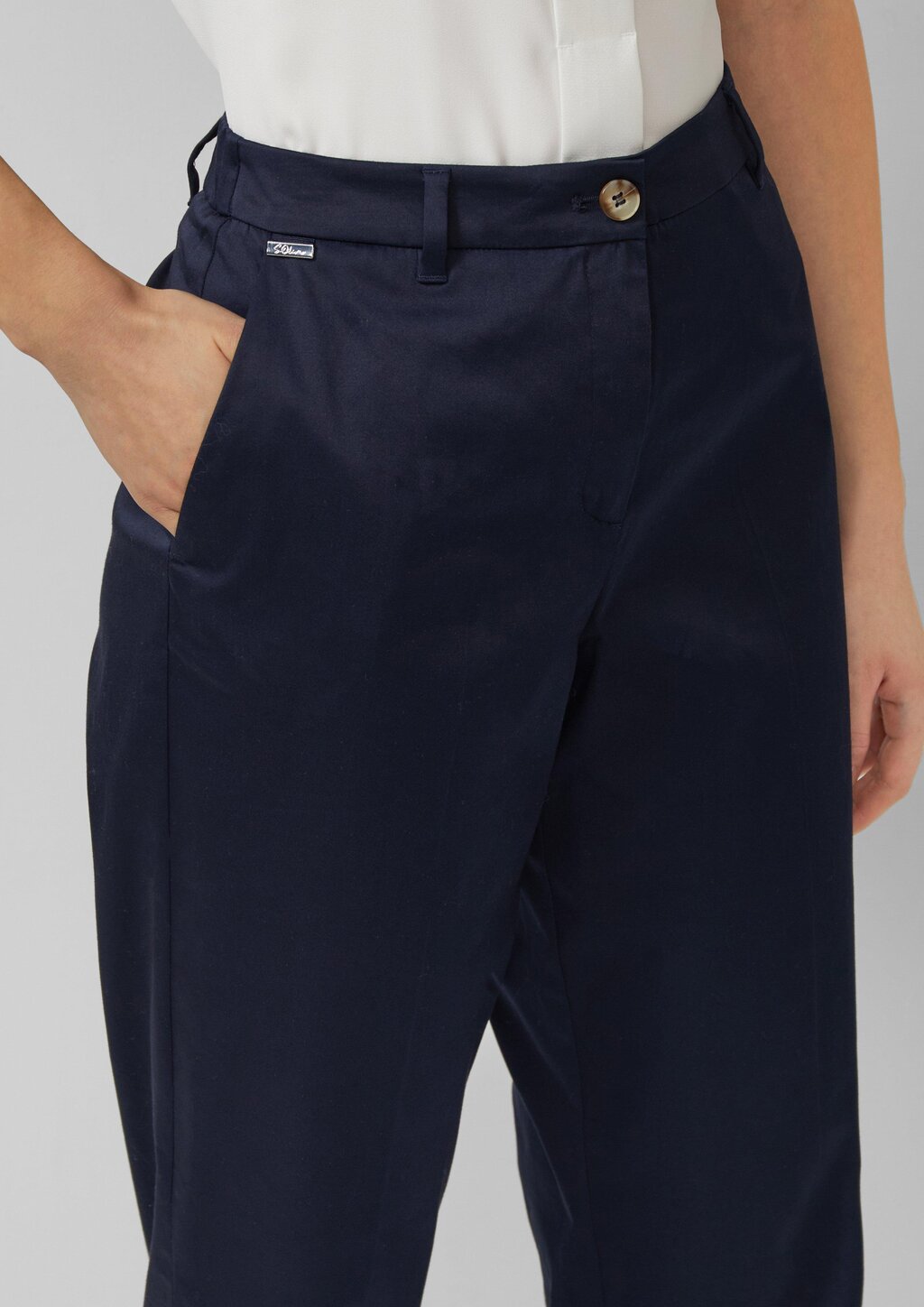 Chino aus Baumsatin mit Turn-up