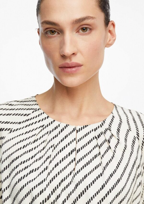 Satinbluse mit Raffung und All-over-Print