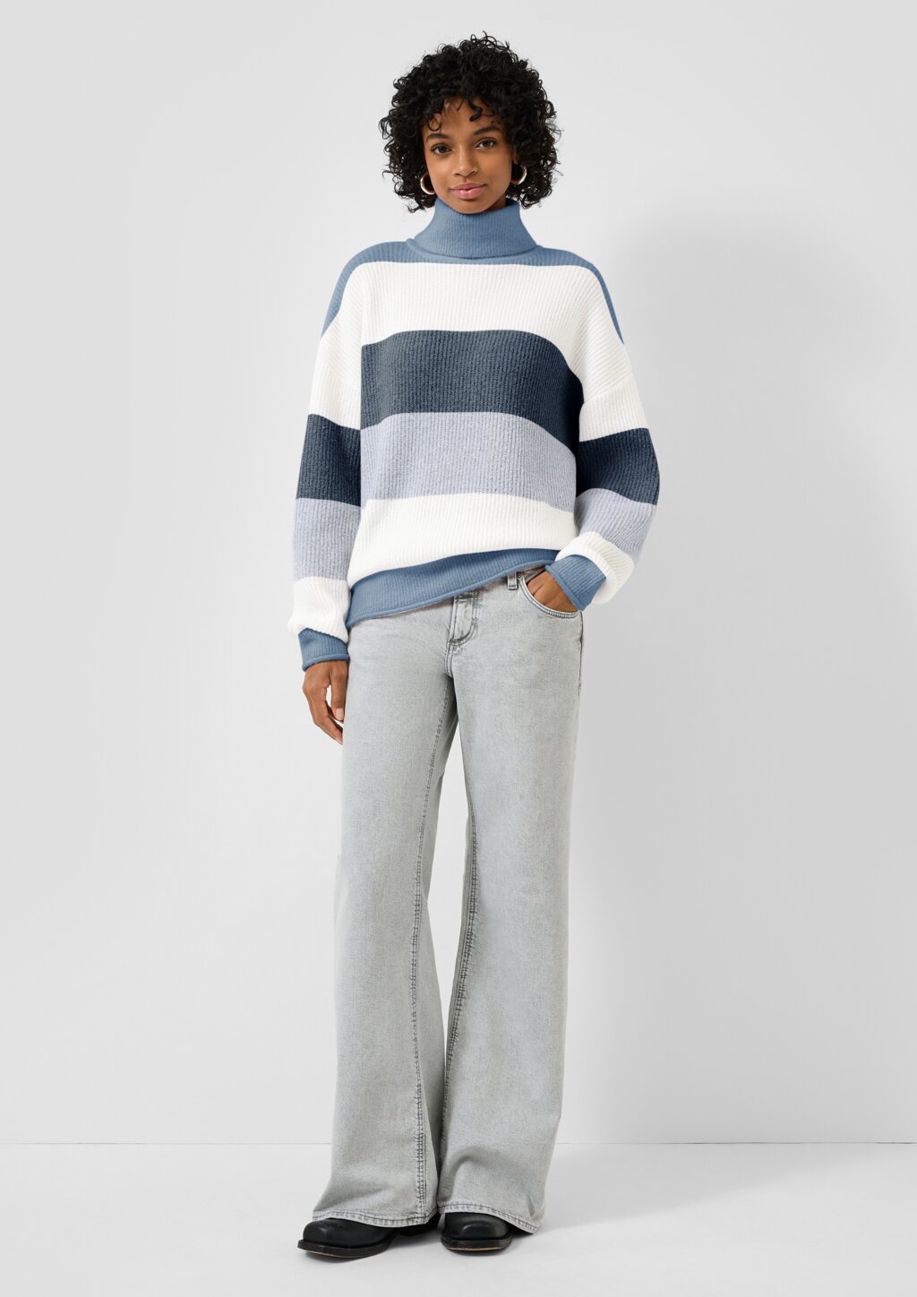 Rollkragenpullover mit Streifen