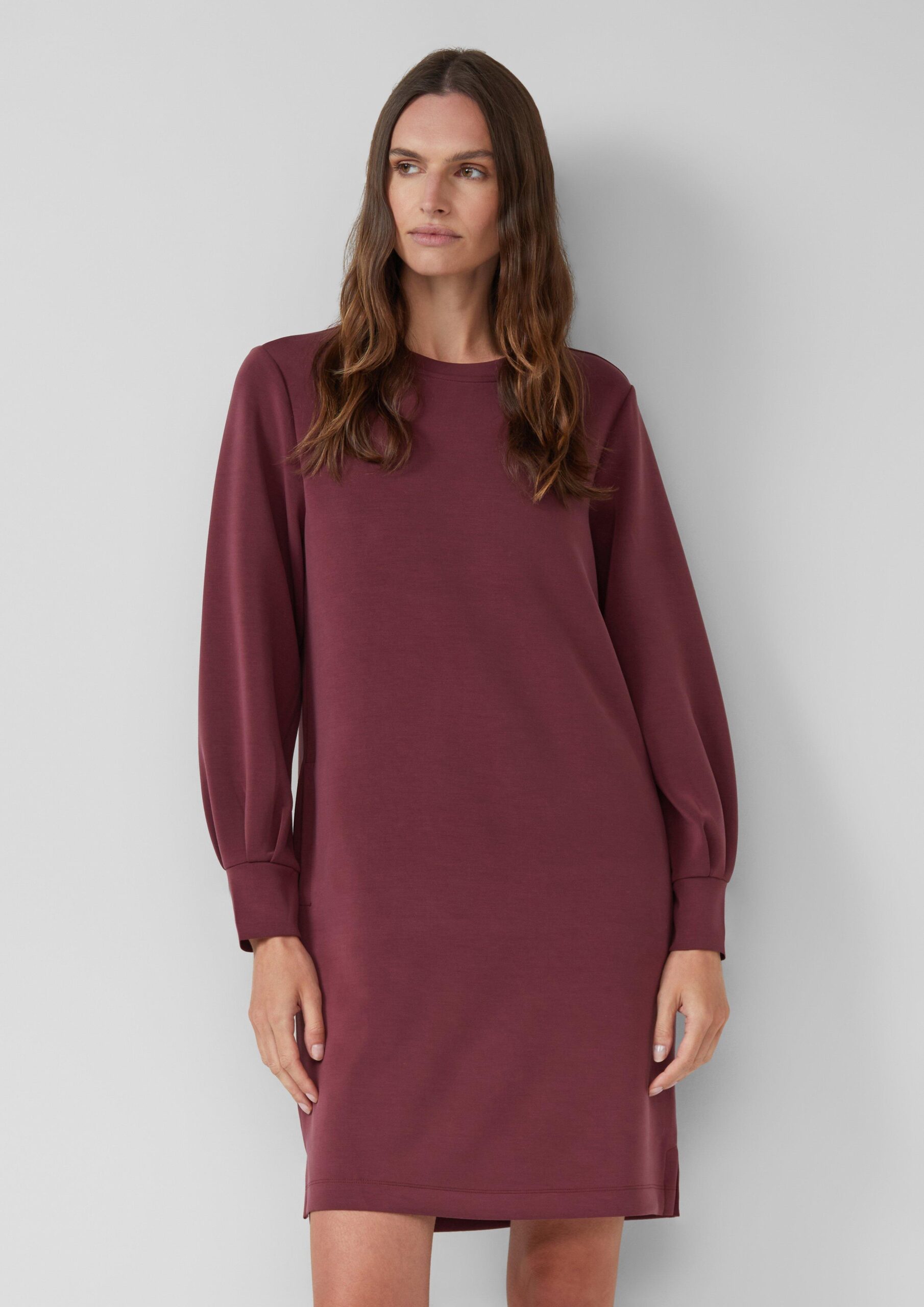 Scuba-Kleid mit weitem Arm und Eingrifftaschen