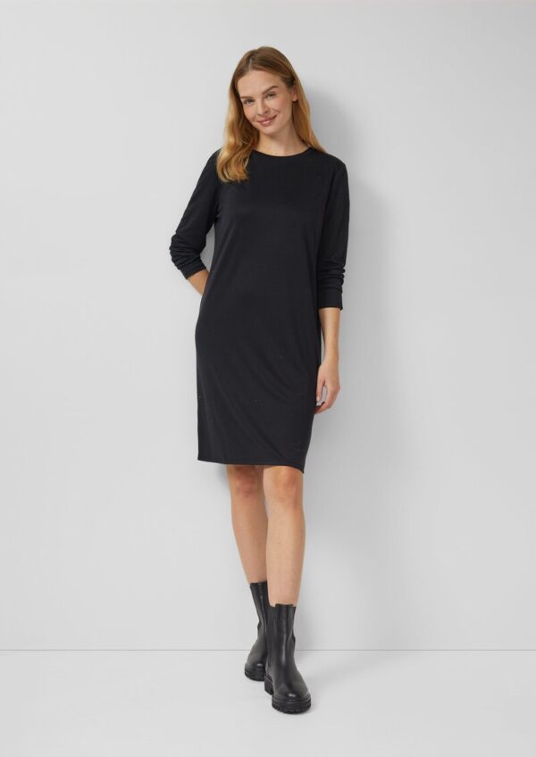 Fließendes Jersey-Kleid mit Schmucksteinen