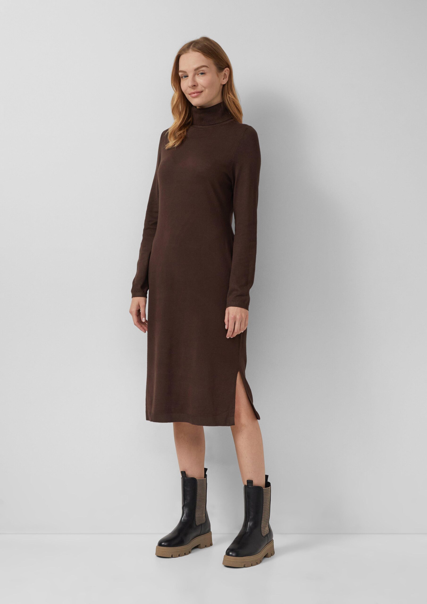 Rollkragen-Feinstrickkleid im Slim Fit aus Viskosemix