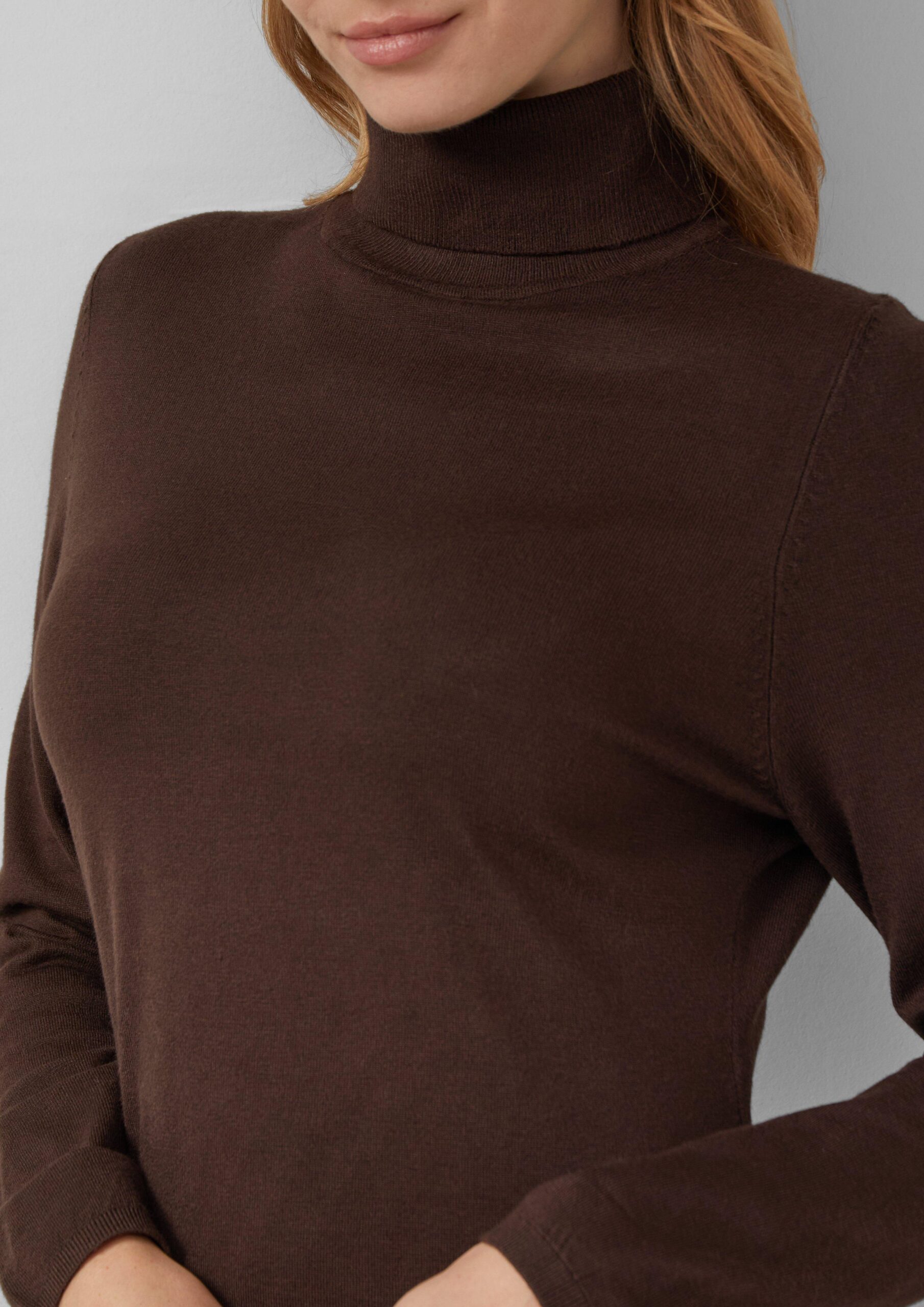 Rollkragen-Feinstrickkleid im Slim Fit aus Viskosemix