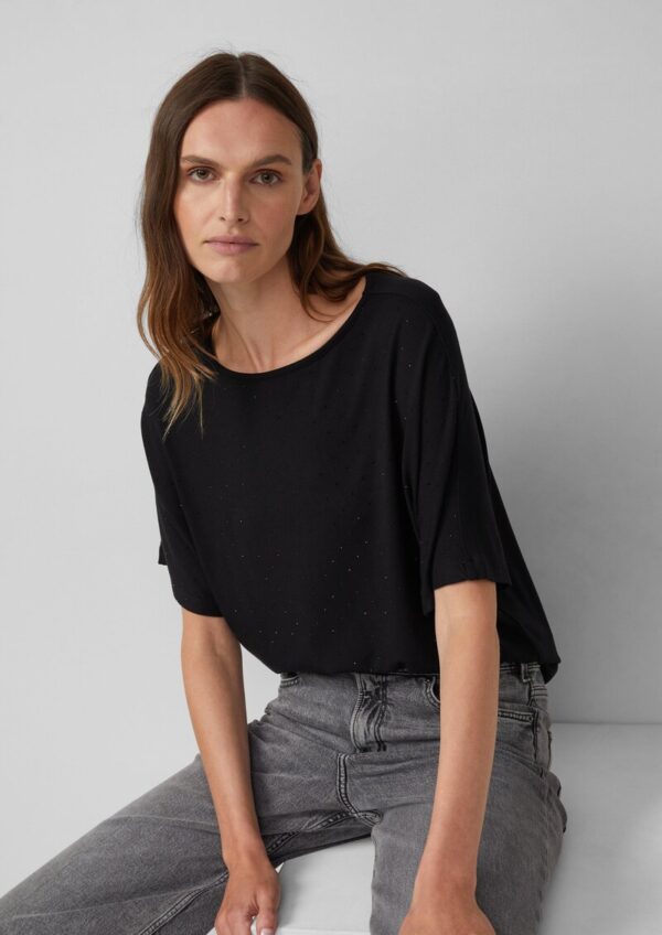 Fließendes T-Shirt mit Glitzersteinen