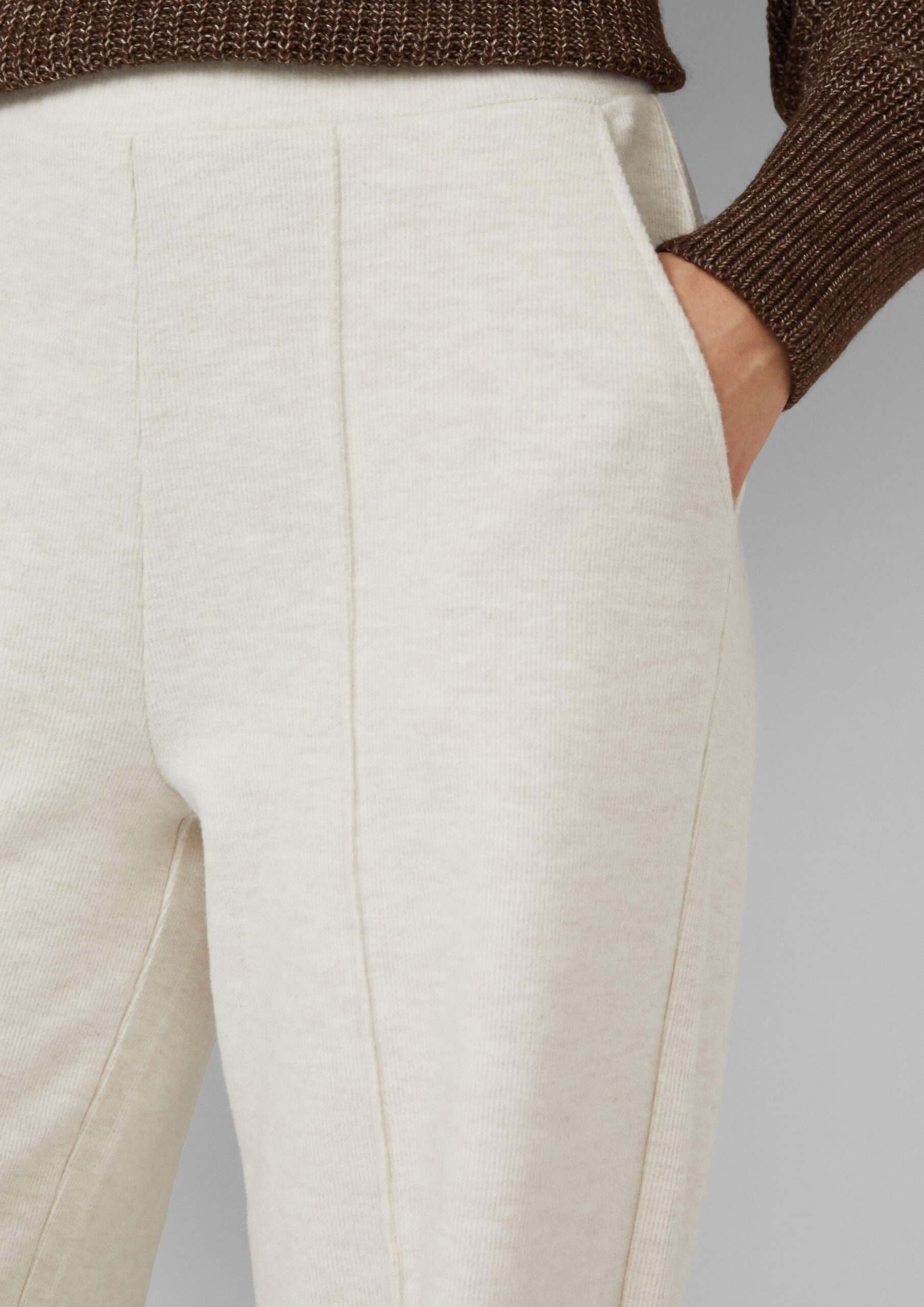 Weiche Sweathose mit Biesen