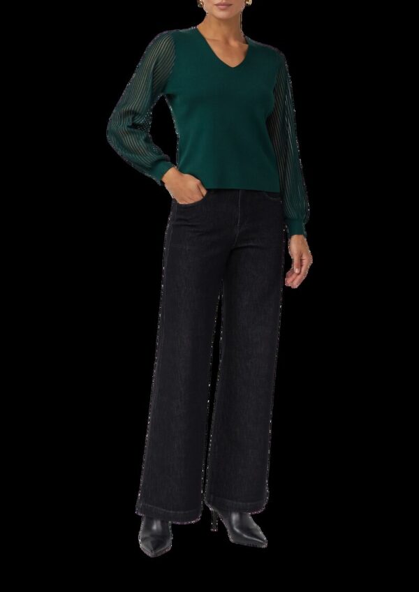 Feinstrick-Pullover aus Viskosemix mit semitransparenten Ärmeln