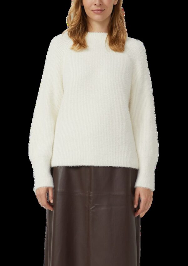 Flauschiger Strickpullover mit Stehkragen