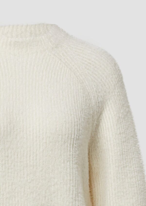 Flauschiger Strickpullover mit Stehkragen