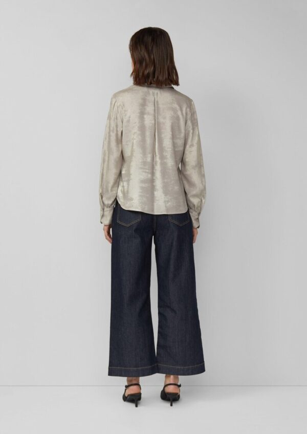 Schimmernde Bluse mit verdeckter Knopfleiste