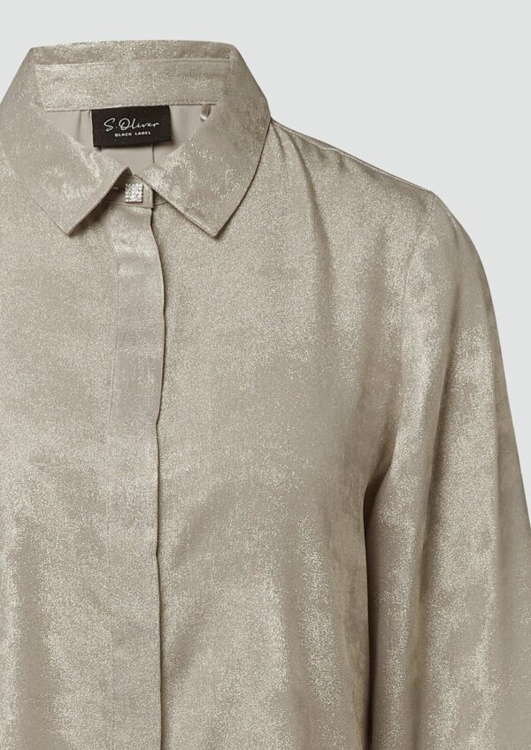 Schimmernde Bluse mit verdeckter Knopfleiste