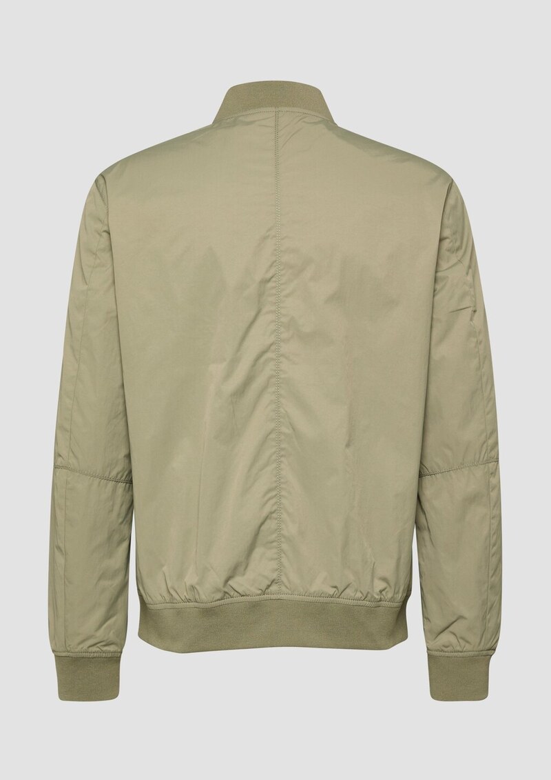 Leichter Blouson aus Nylon mit Pattentaschen