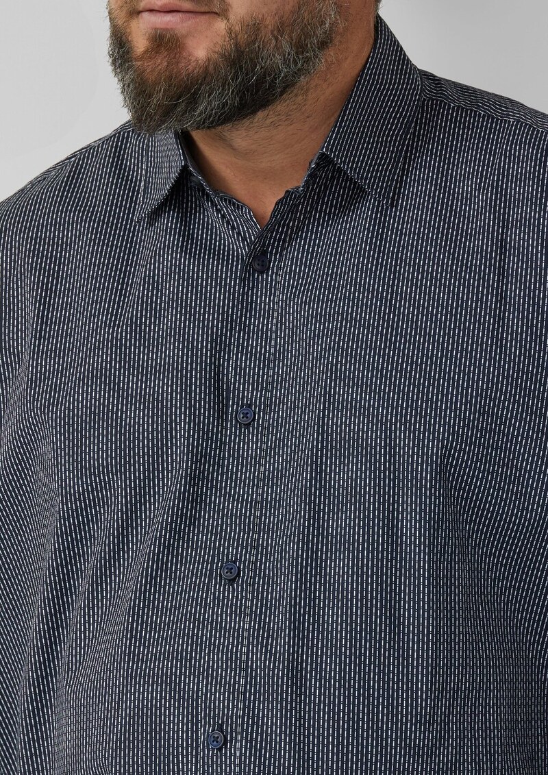 Slim Fit: Gemustertes Hemd mit Kentkragen
