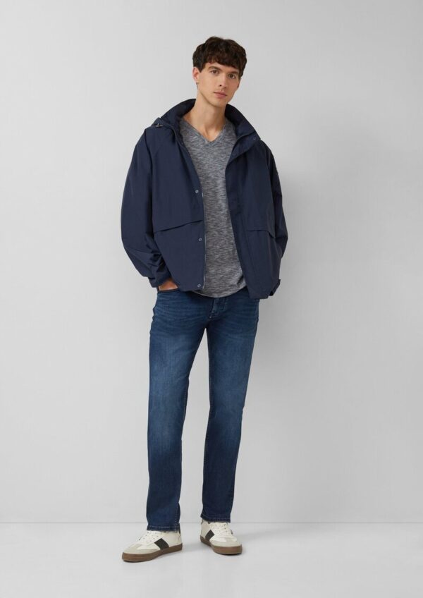 Baumwoll-T-Shirt mit V-Ausschnitt und Regular Fit