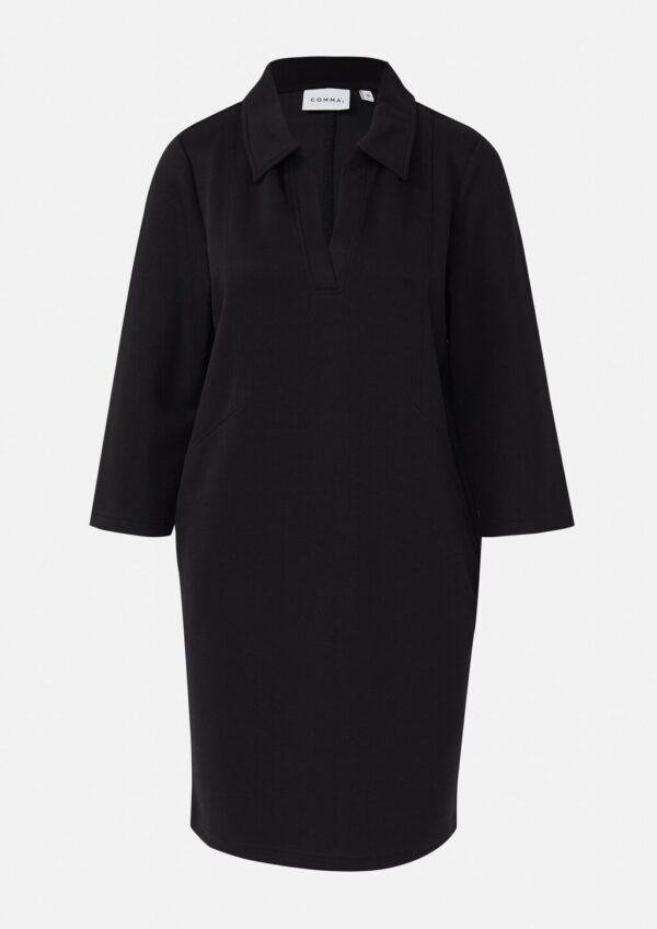 Kurzes Jerseykleid mit Polokragen und Eingrifftaschen