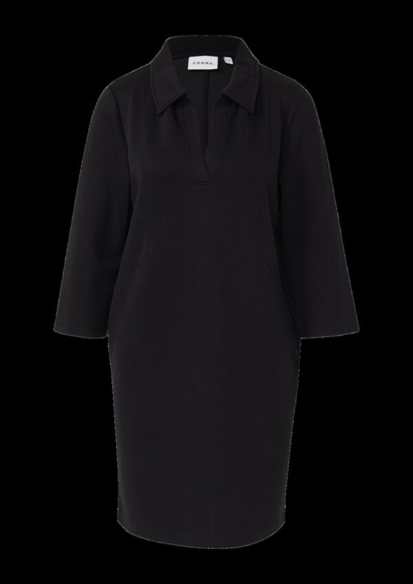 Kurzes Jerseykleid mit Polokragen und Eingrifftaschen