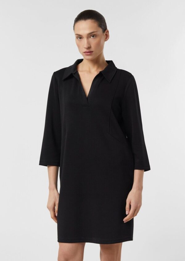 Kurzes Jerseykleid mit Polokragen und Eingrifftaschen