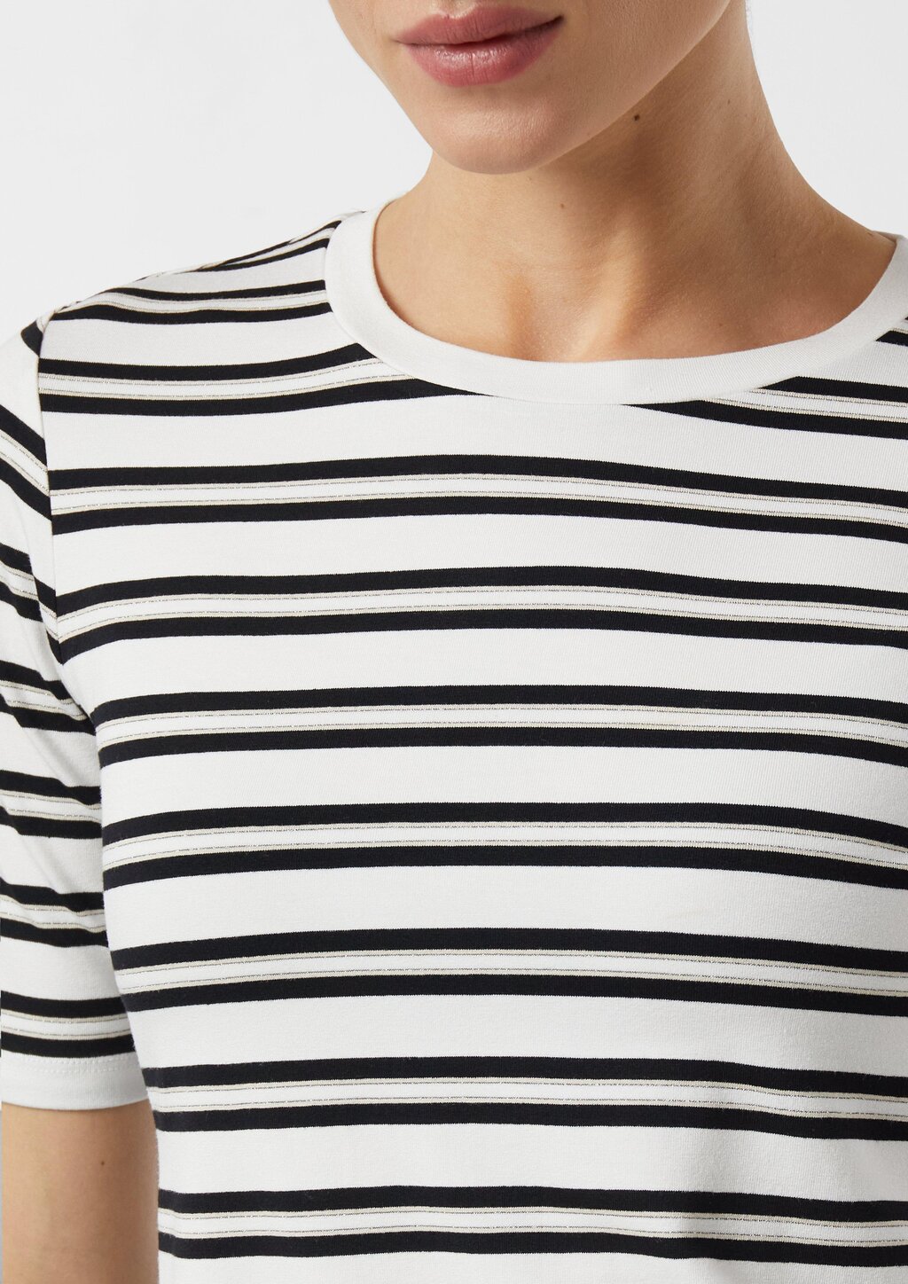 Schmales T-Shirt mit Streifenmuster