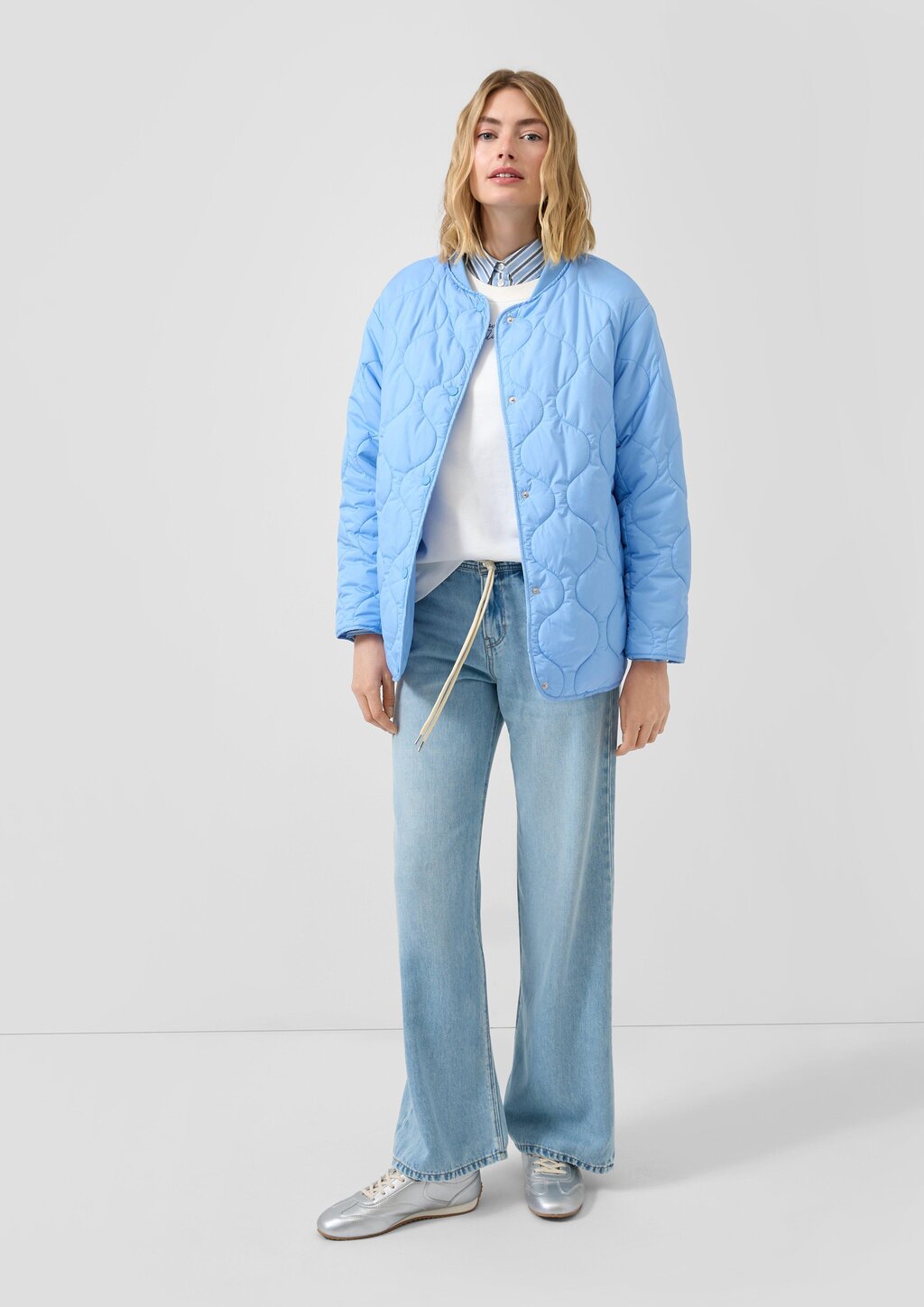 Steppjacke mit Bomberkragen und seitlichen Schlitzen