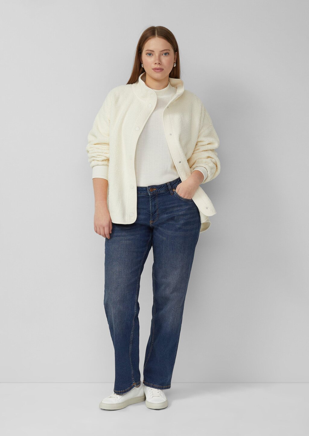 Jeans / Slim Fit / Mid Rise / Straight Leg