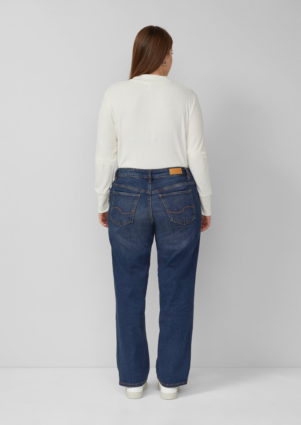 Jeans / Slim Fit / Mid Rise / Straight Leg