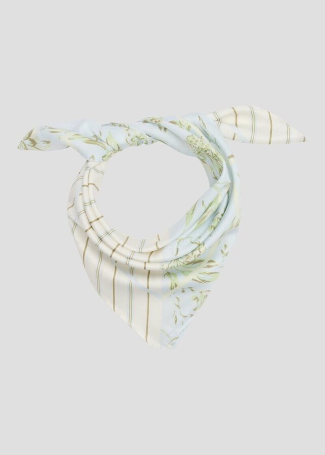 Schal aus fließender Webware mit Artwork