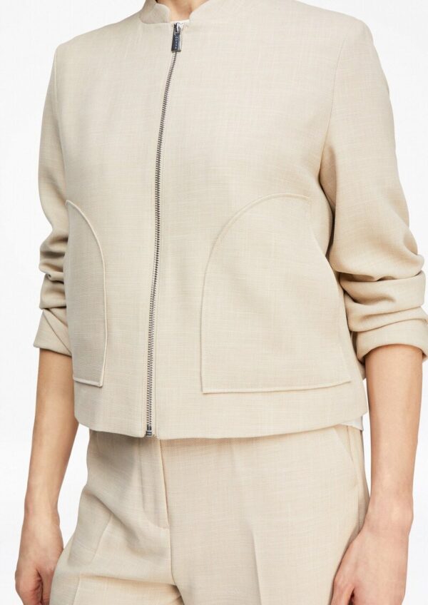 Strukturierte Jacke mit aufgesetzten Taschen