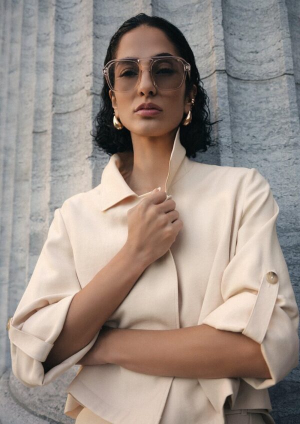 Kurzer Blazer aus Viskosemix mit 3/4-Ärmeln und Reverskragen