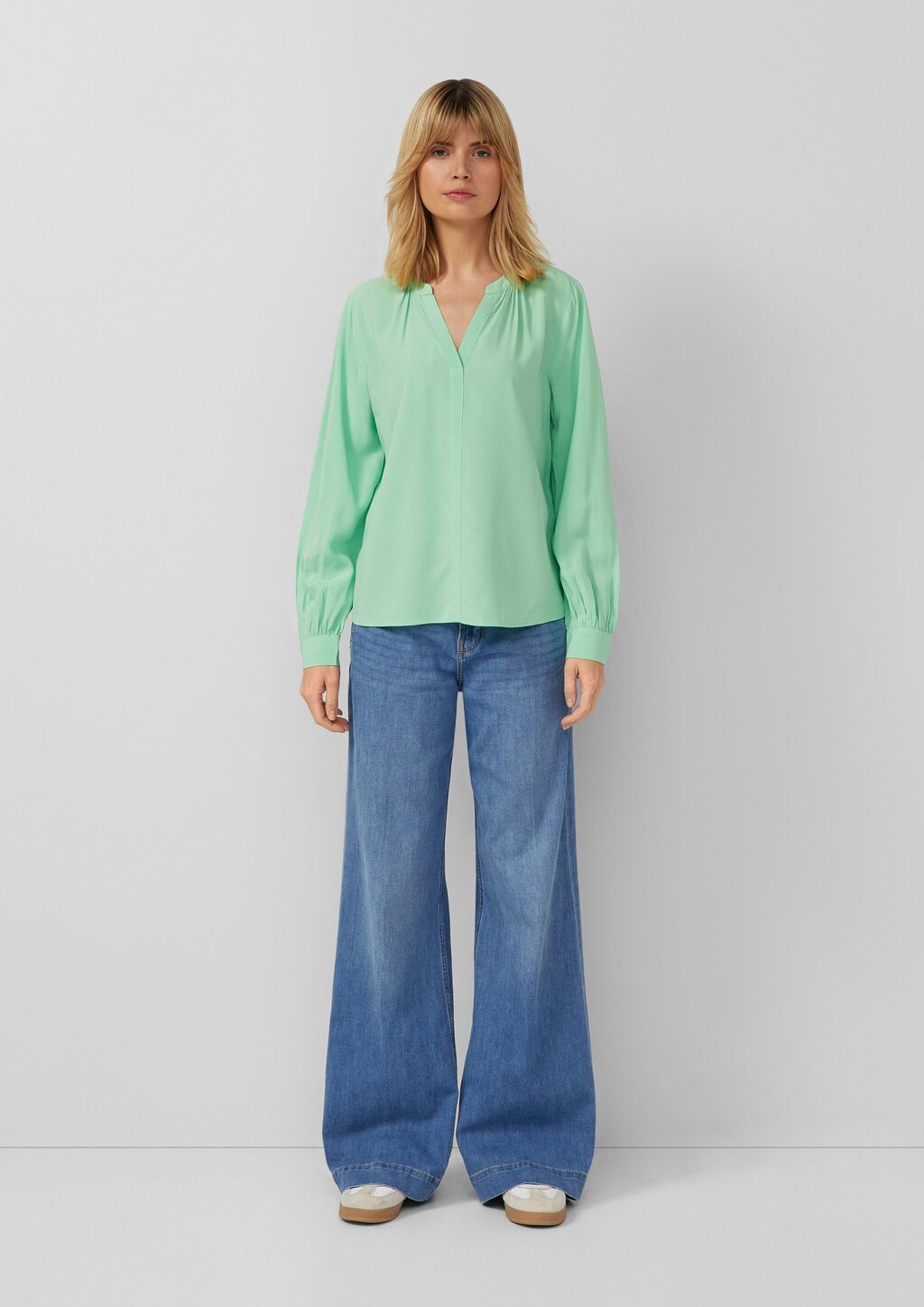 Weiche Viskose-Bluse mit Raffung