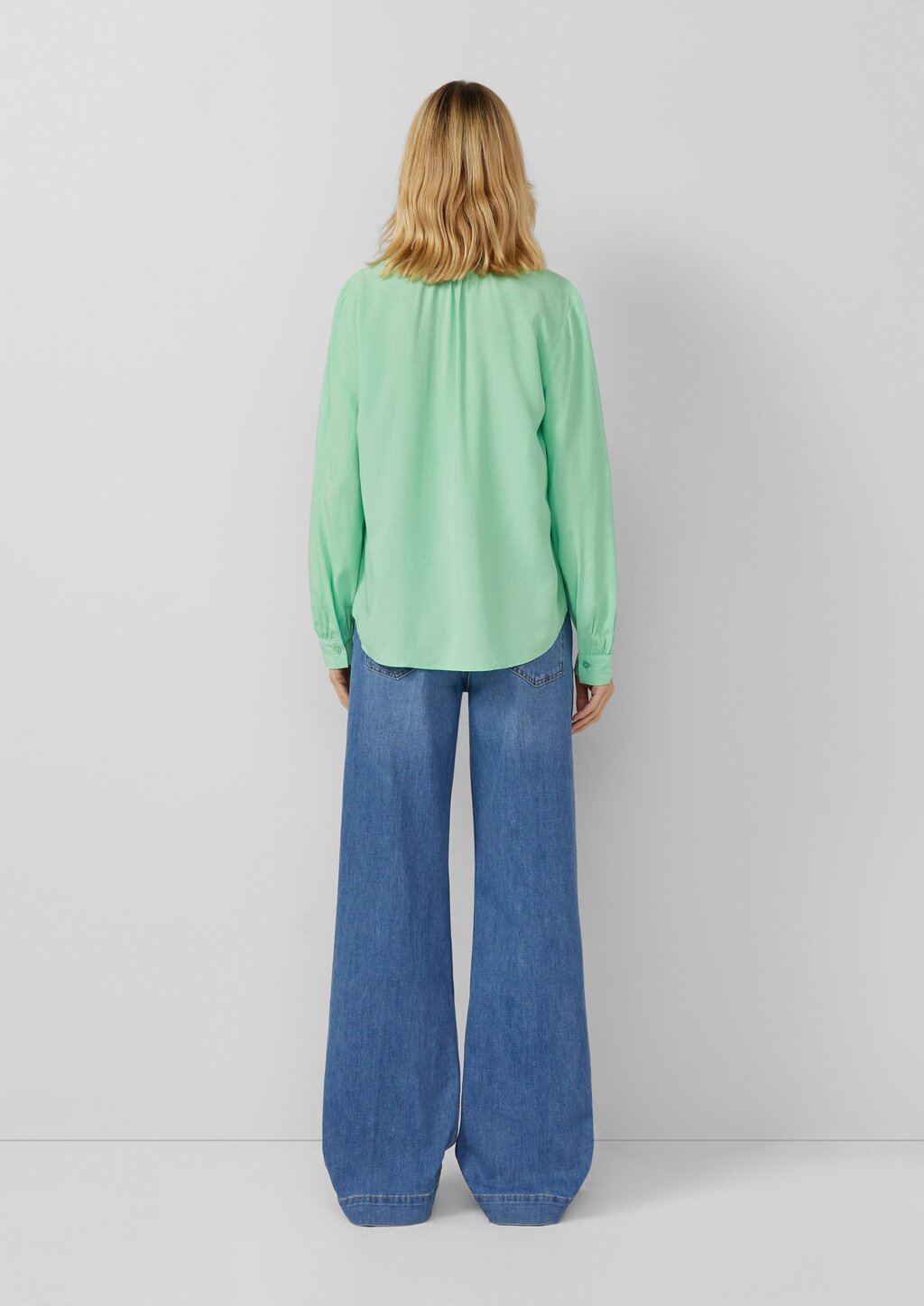 Weiche Viskose-Bluse mit Raffung