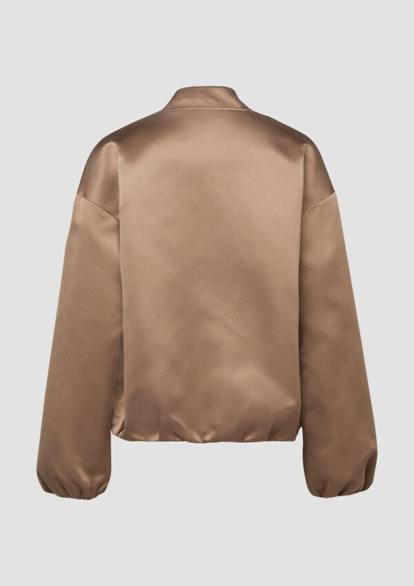 Gefütterte Outdoor-Jacke aus Satin mit Gummizug und Pattentaschen