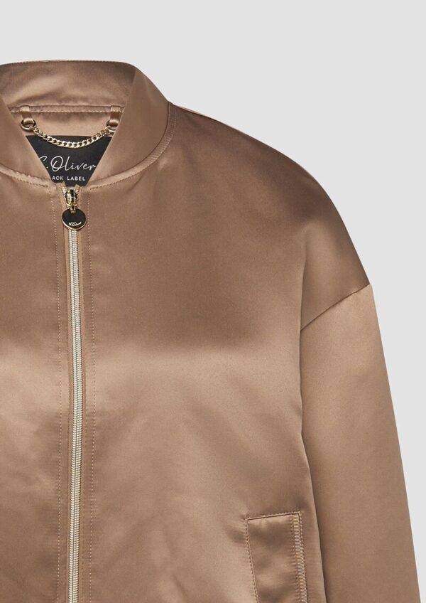 Gefütterte Outdoor-Jacke aus Satin mit Gummizug und Pattentaschen