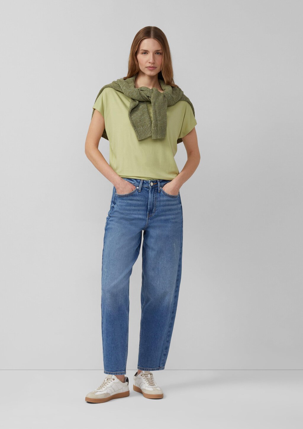 Fließendes Jersey-Shirt mit überschnittenen Schultern