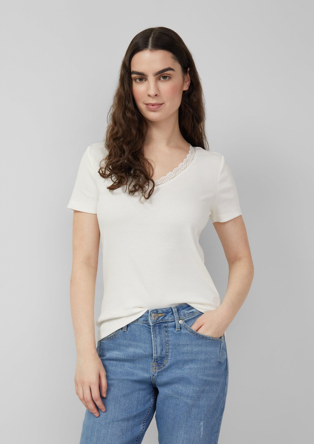 Ripp-T-Shirt mit Spitze am Ausschnitt