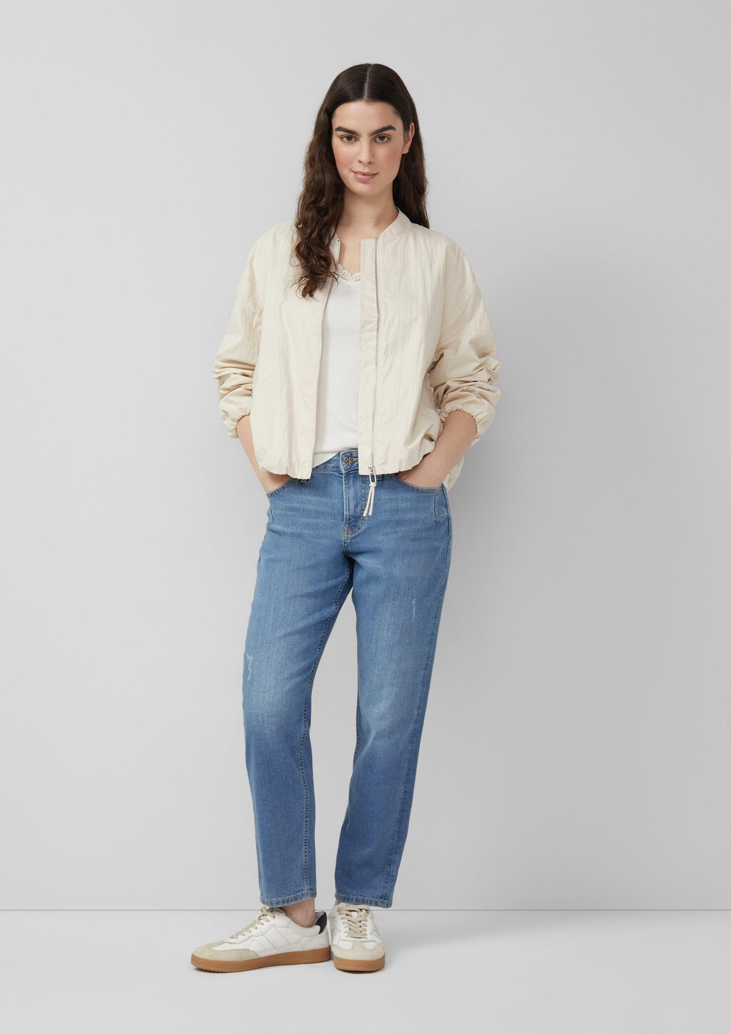 Ripp-T-Shirt mit Spitze am Ausschnitt